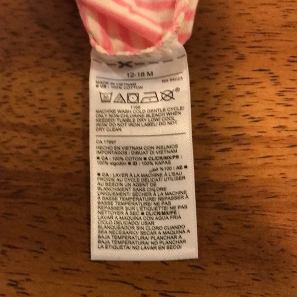 Old Navy Short-Sleeve Printed T-Shirts for Toddler Girl (Lot of 2) - Picture 6 of 6